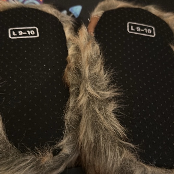 Star Wars Disney Brown and Black Chewbacca Slippers NWT - Picture 3 of 3